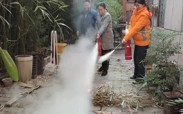 强化安全技能，护航培训安全 —— 博信职业培训学校开展员工消防演练